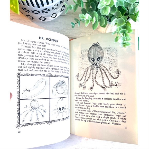 🍒2/$25 Vintage Macrame book, 1960’s art and crafts, 60s fiber arts - Picture 4 of 7